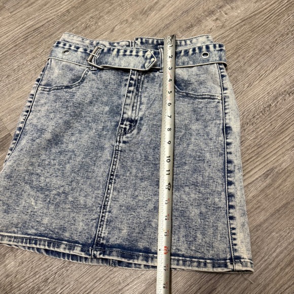 Refuge Denim Acid Wash Belted Mini Skirt High Waisted Blue Grommet Belt Small - Picture 5 of 7
